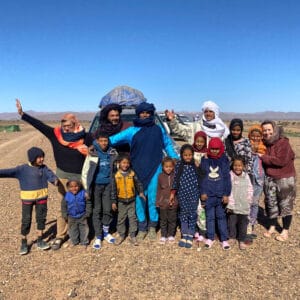 Equipe emotionvoyage et enfants de nomades don